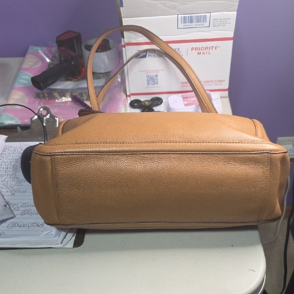Tory Burch Tan Shoulder Bag Like New condition . - Picture 5 of 10